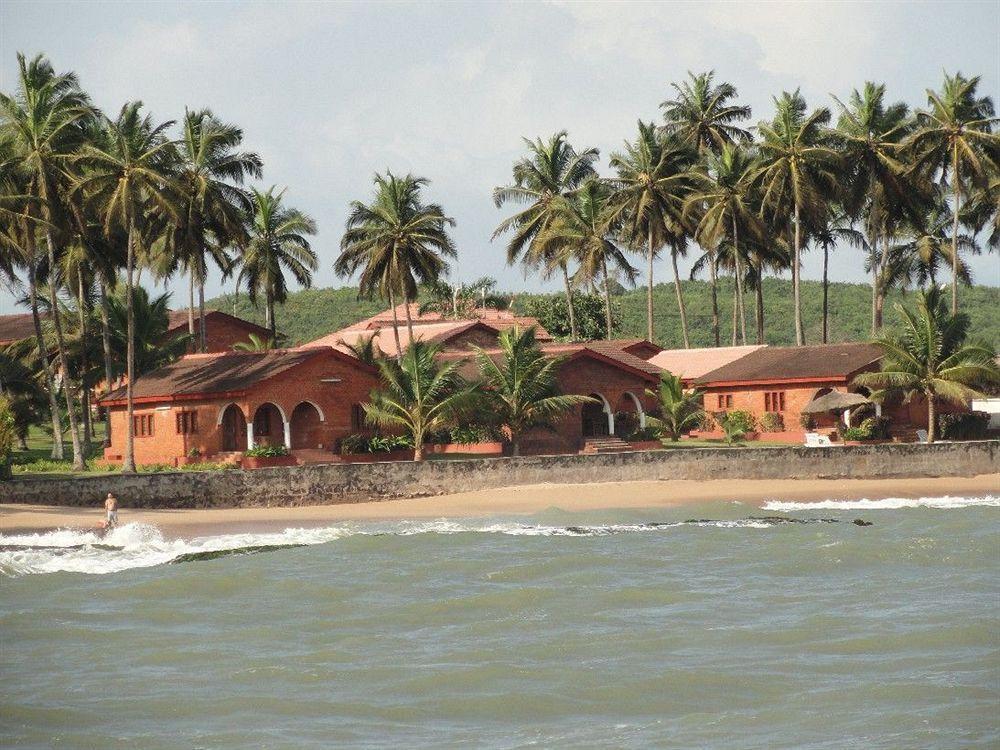椰林海滩度假村 Elmina 外观 照片